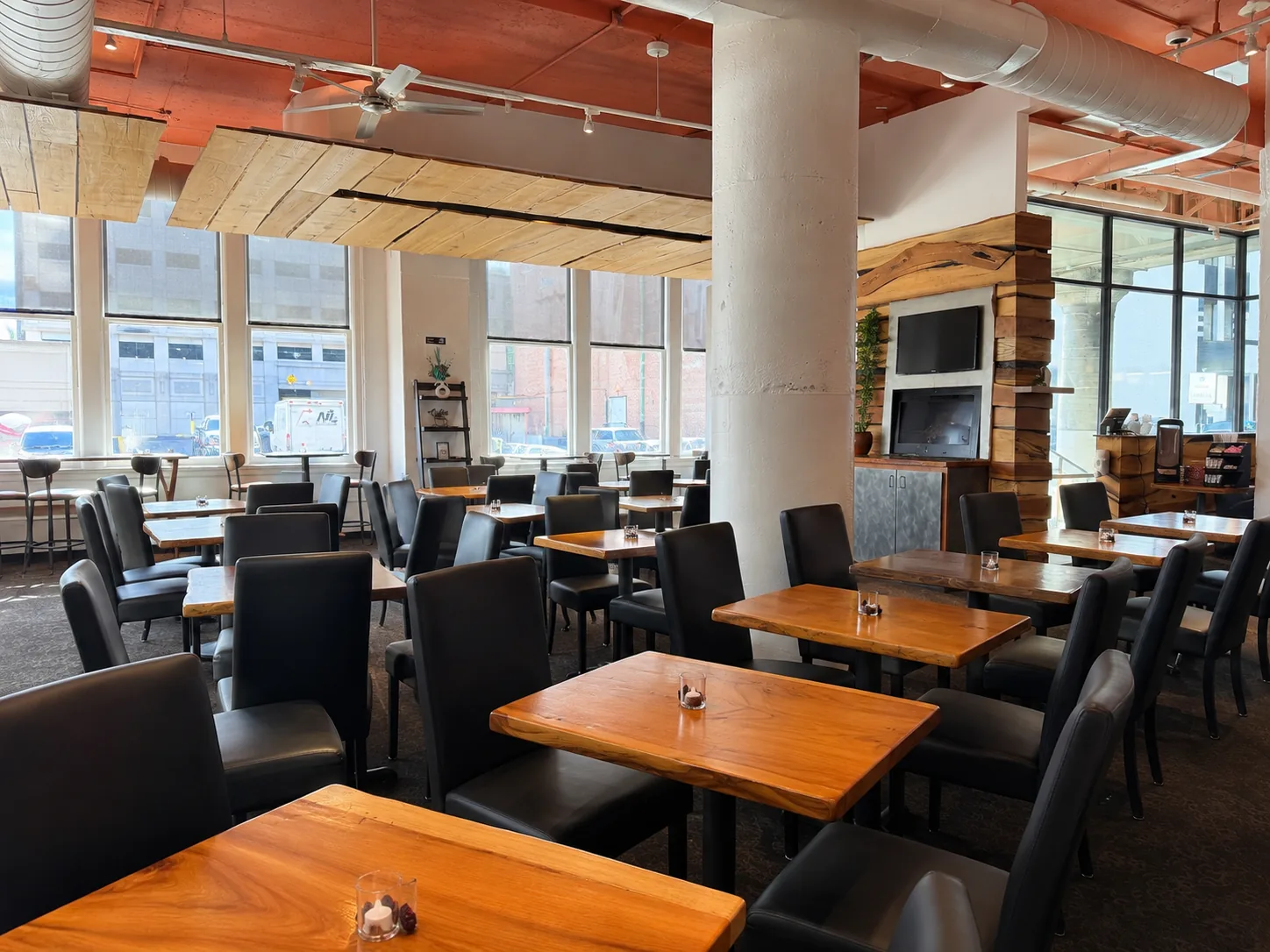 Jay’s Downtown Memphis dining room